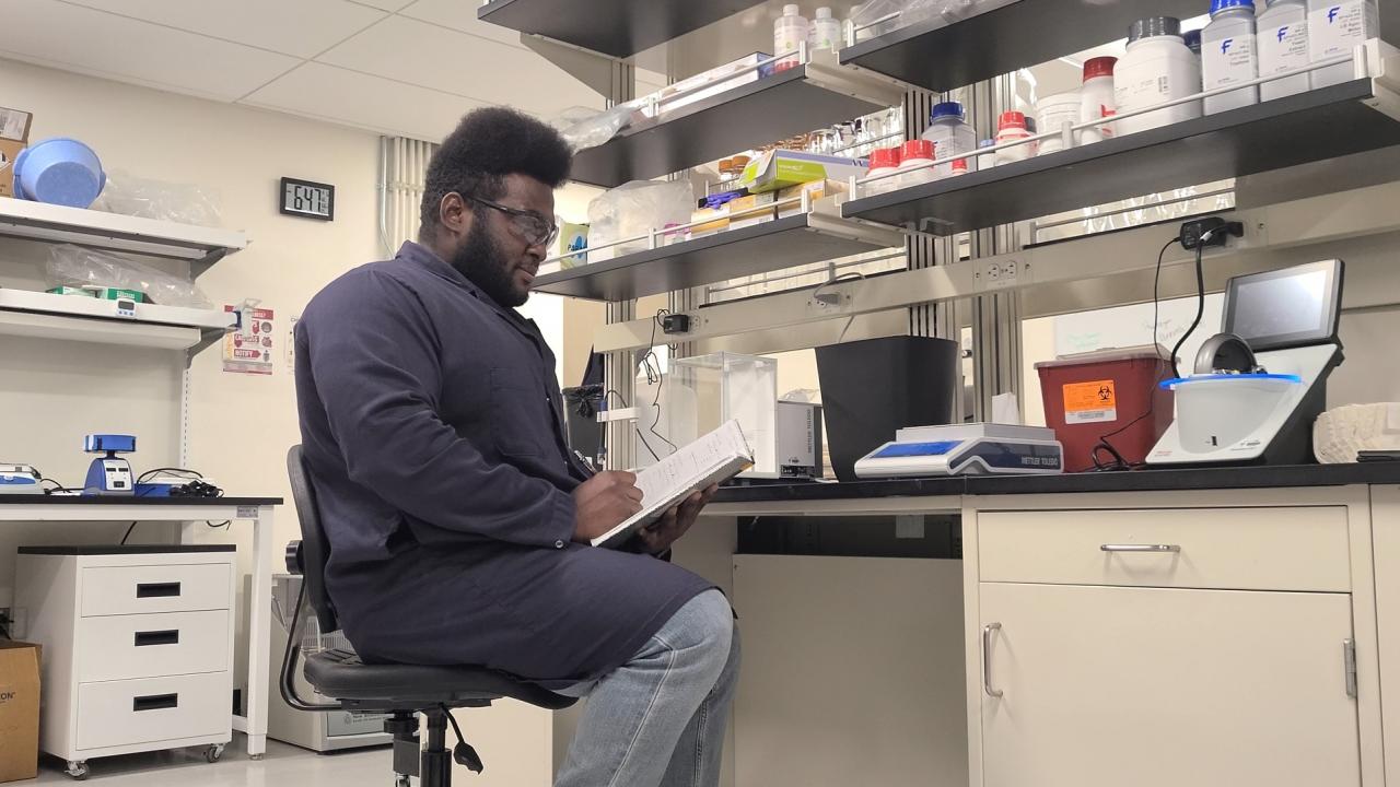 PFTF alumnus Wade Zeno works in a lab